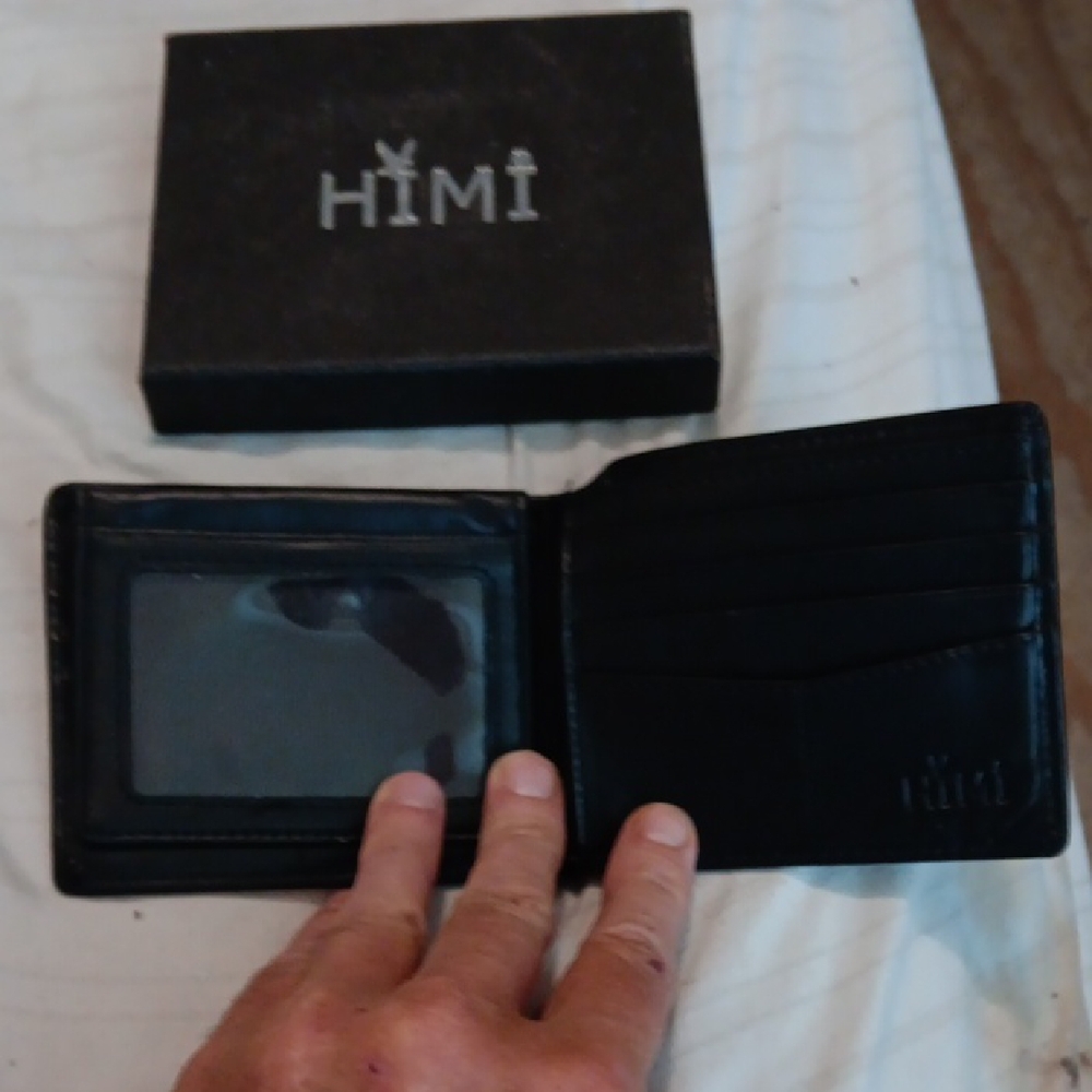 Black Leather Bi Fold Leather Wallet. !